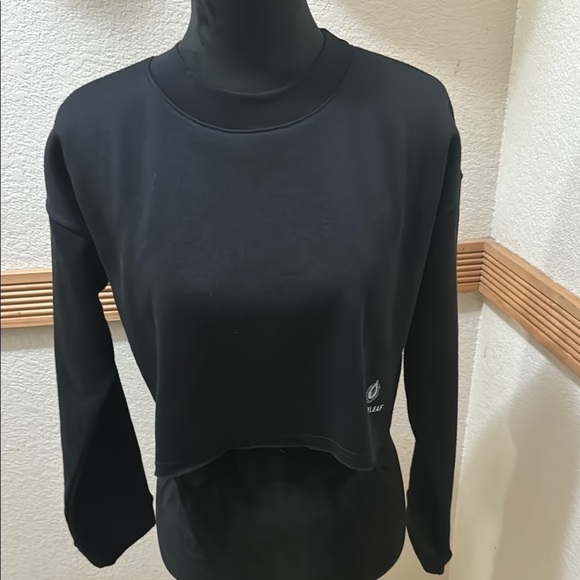 honeyleaf Tops - Honey leaf Cropped Black Women's Sweatshirt size M!